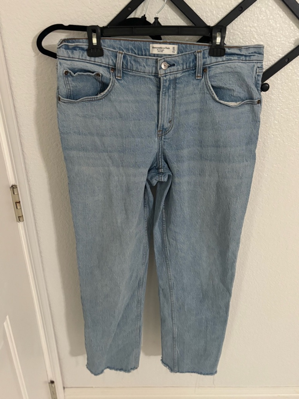 Abercrombie The Straight Mid Rise Jeans Light Wash Size 32 Raw Hem Crop - Picture 2 of 4